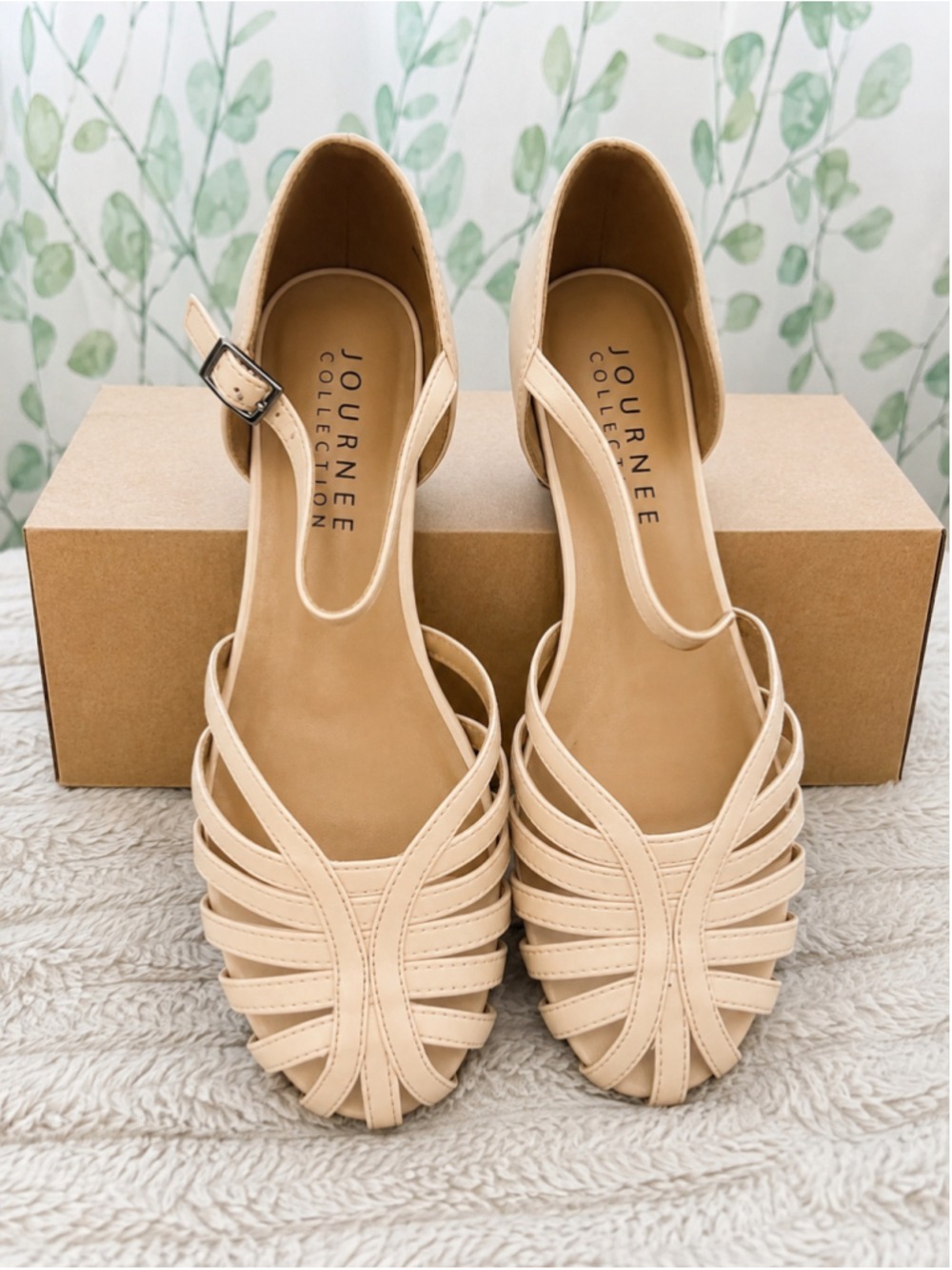 Journee Collection Joannah Women’s Size 8 Beige Strappy Closed Toe Sandals Shoes
